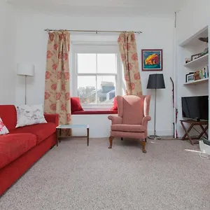 https://1-bedroom-apartment-in-city-centre-sleeps-4-6.edinburghhotelsuk.org